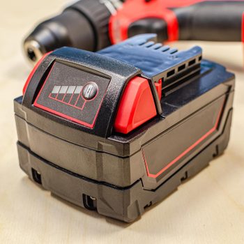 Electric drill or cordless screwdriver with battery, recharge battery