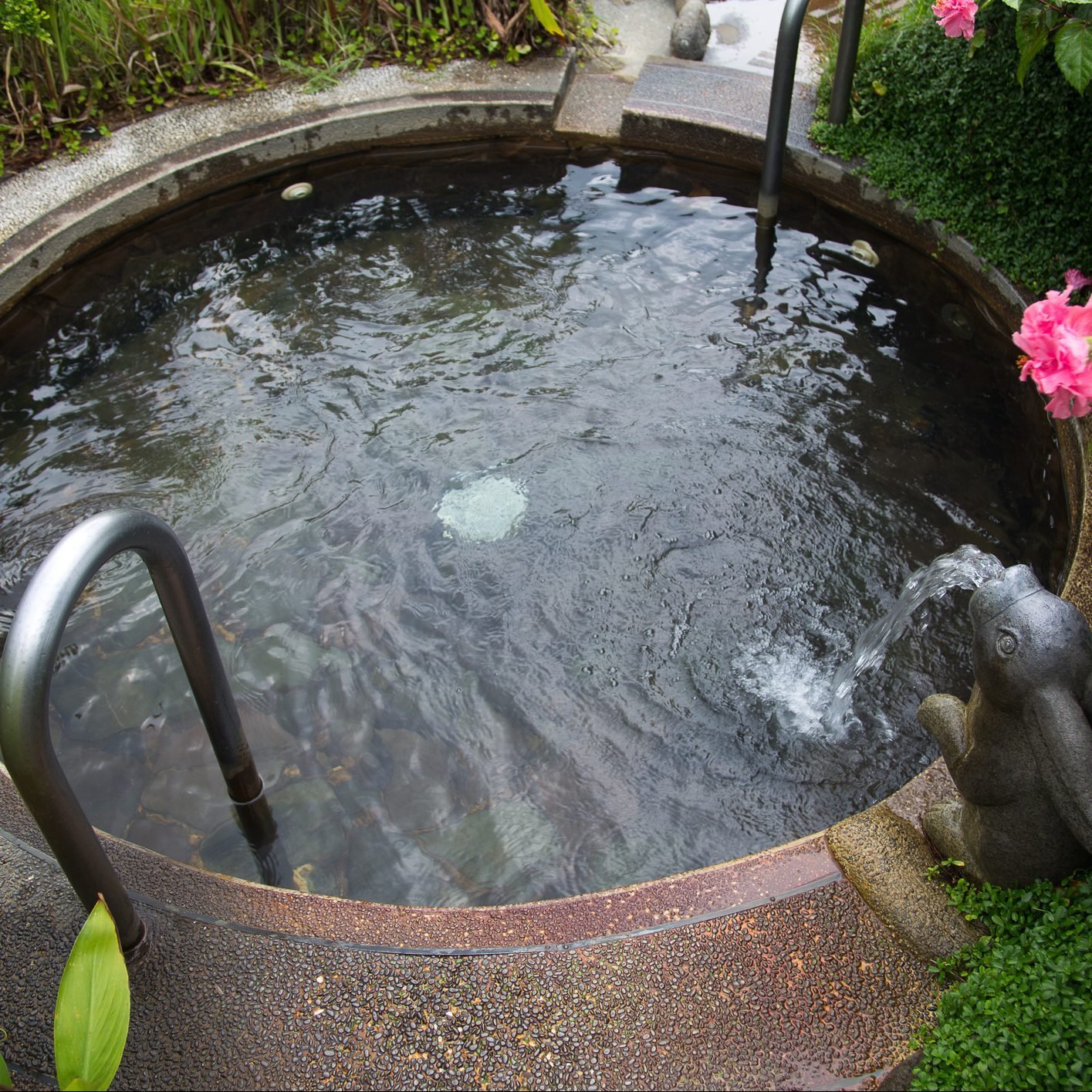 outdoor plunge pool