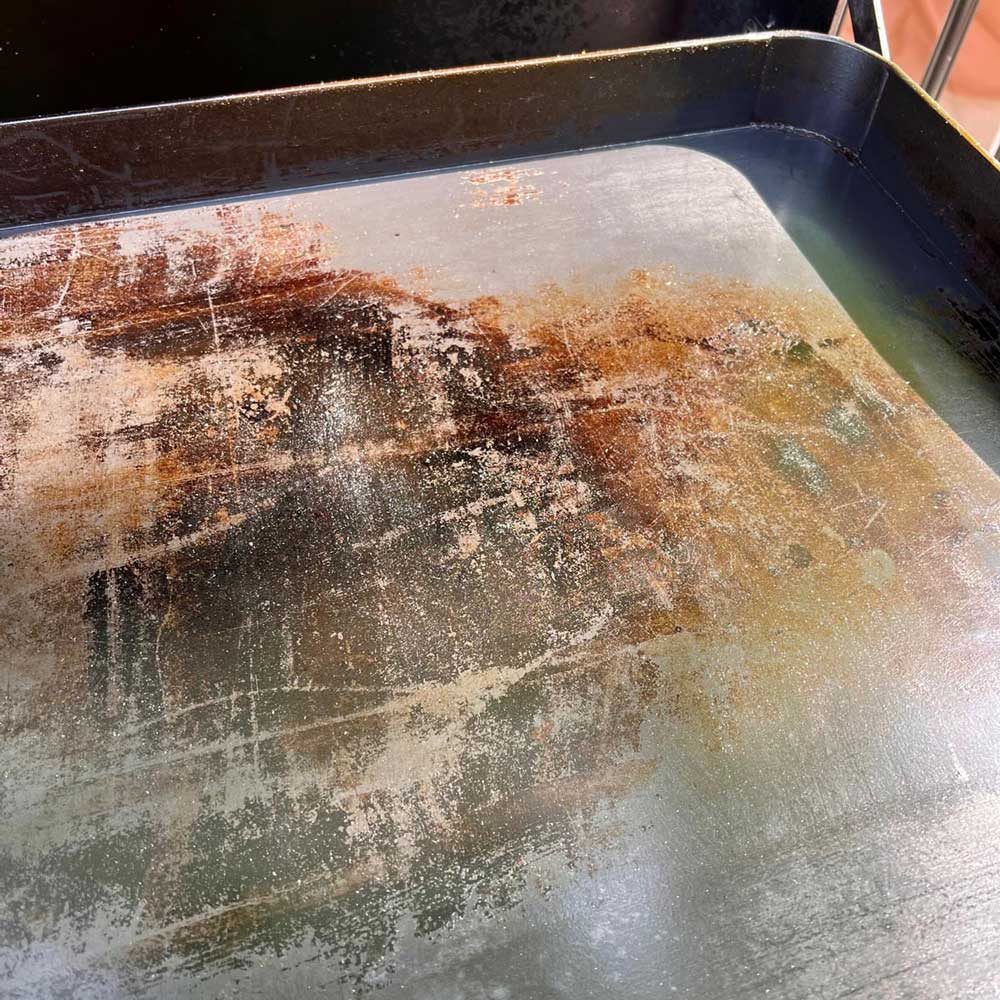 How To Clean A Flat Top Grill: All Conditions Including Rusty!