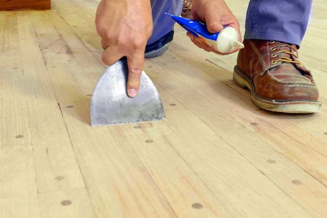 Filling Gaps of Wooden Floor