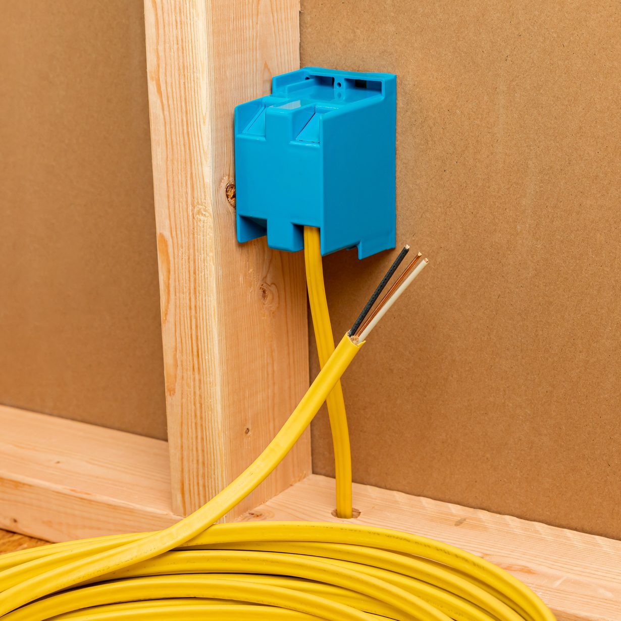 Romex sheathed electrical cable going into a receptacle