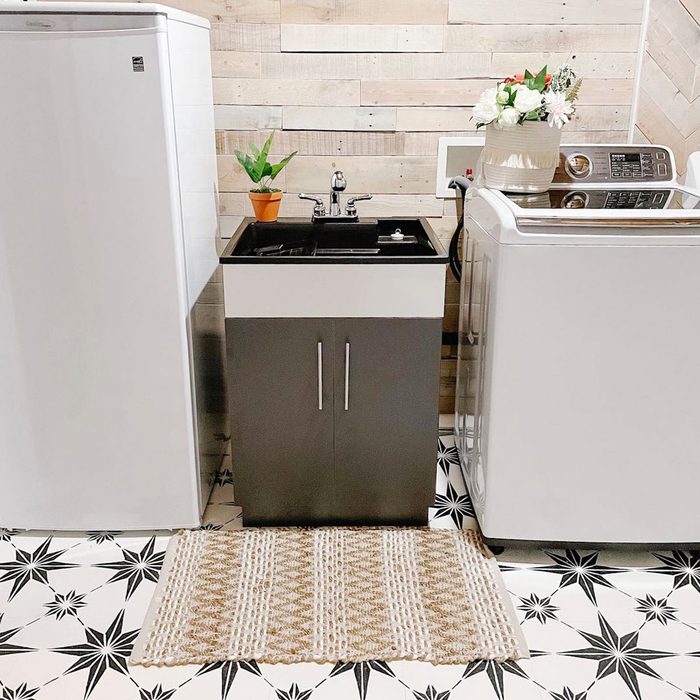 Fhm 10 Laundry Room Sink Ideas Freestanding Sink Courtesy @sewbrightcreations Instagram Ksedit