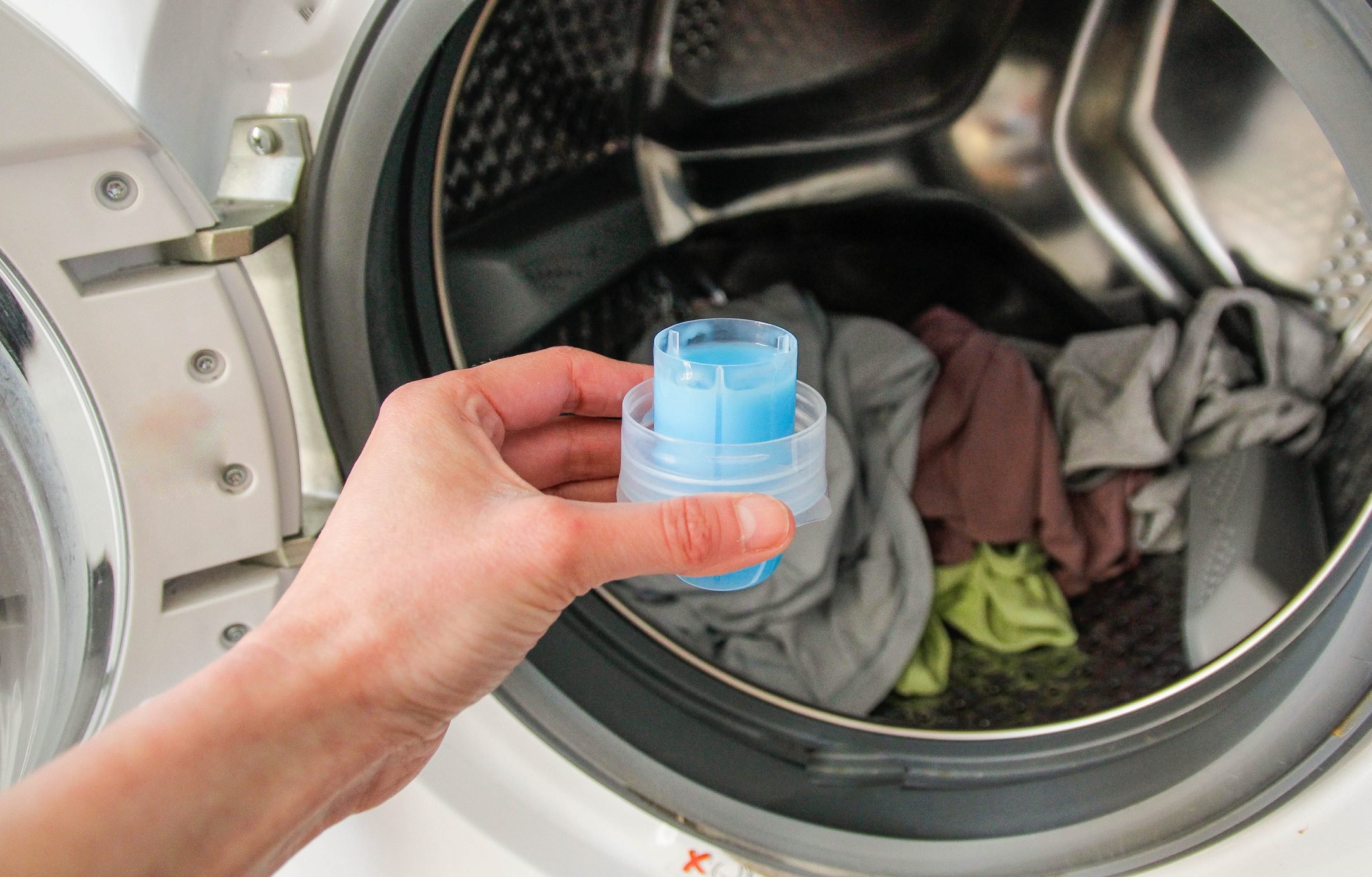 How to clean a washing machine