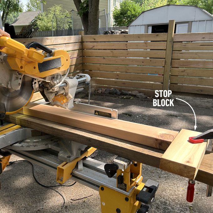 Fhmpp23 Mb 09 07 Patiotable 05 How To Build A Diy Patio Table Cut The Table Base Parts