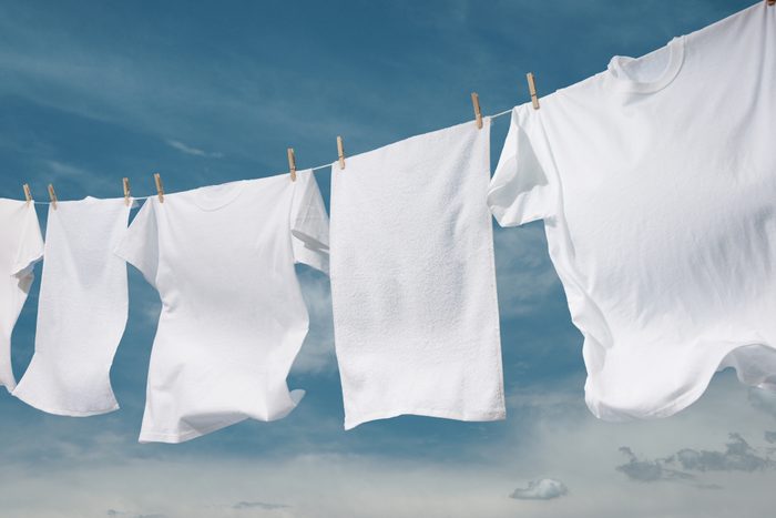 The Best Temperature to Wash White Clothes In