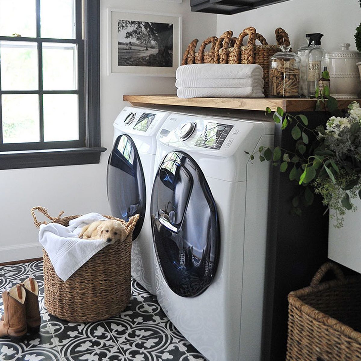 10 Laundry Room Countertop Ideas You'll Love Rustic Wood Courtsey @dearlillie Instagram