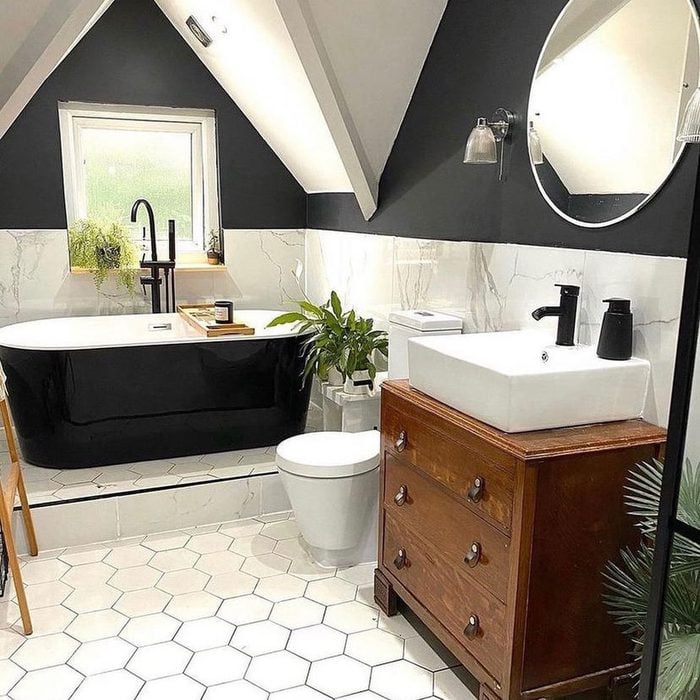 8 Black And White Bathroom Decor Ideas Balanced Black And White Bathroom Courtsey @loves Leeds Homes/Instagram