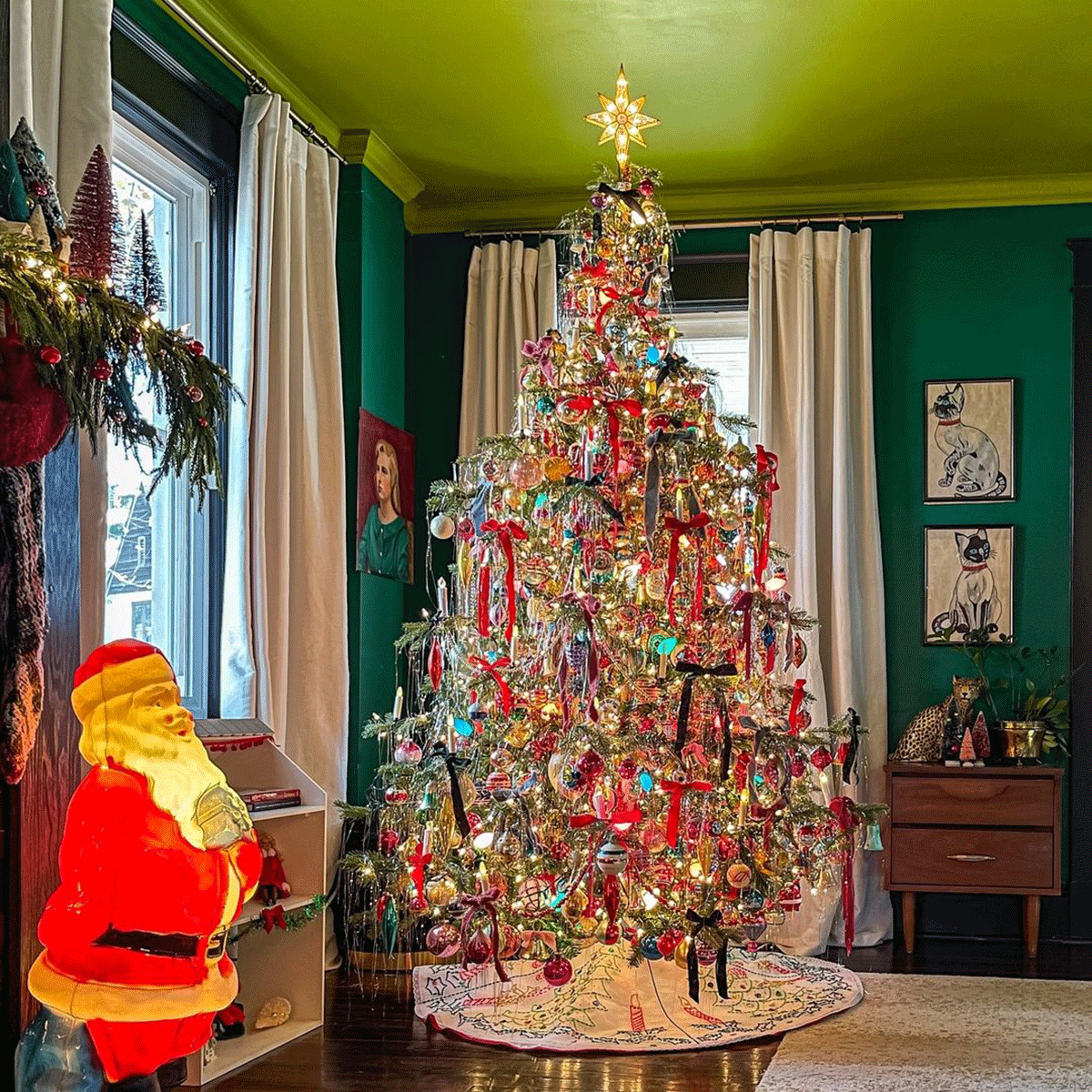 10 Christmas Tree Ribbon Ideas Multicolor Bows Courtesy @whilefloriansleeps Instagram