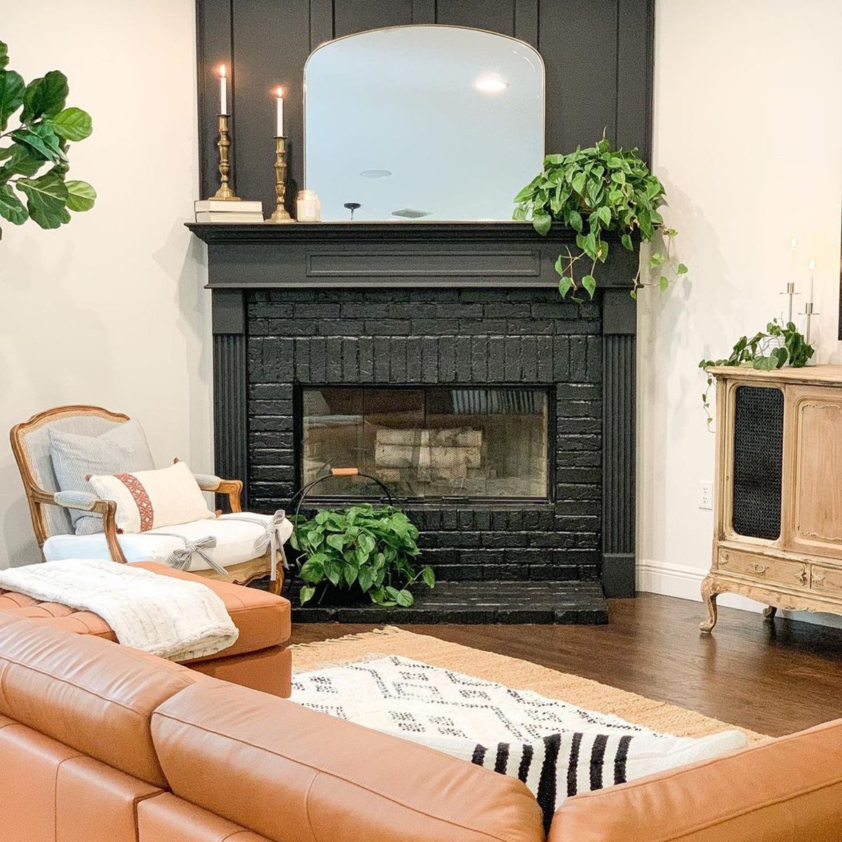 8 Ideas For Painting A Fireplace Classic Black Courtesy @thefinishedproject Instagram