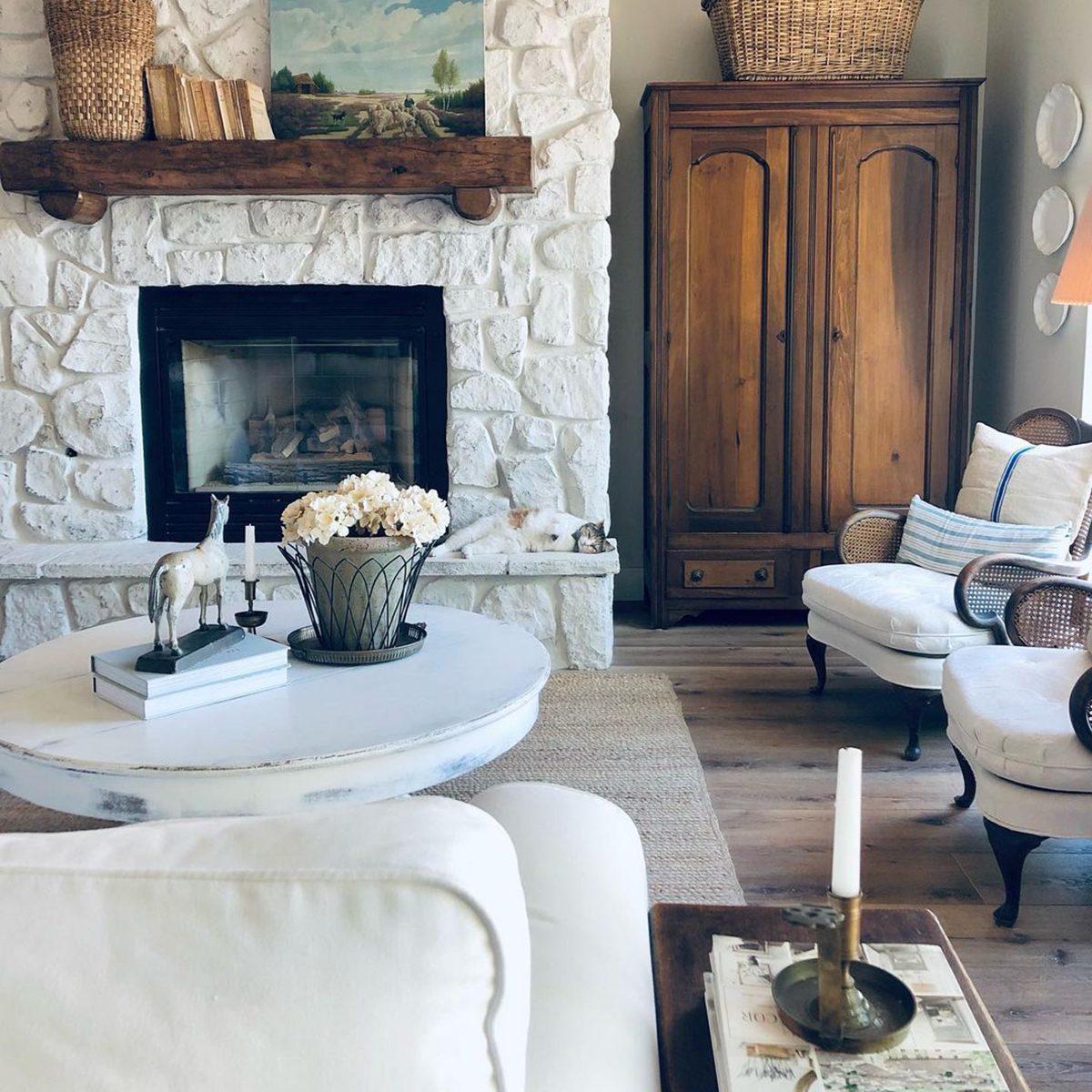 8 Ideas For Painting A Fireplace White Stone Courtesy @furniture At Tiffanys Instagram
