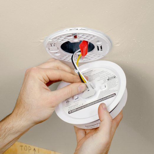 How To Install A Hard Wired Smoke Detector Fhmvs23 Mf 10 31 Installsmokealarm 4 Ss Edit