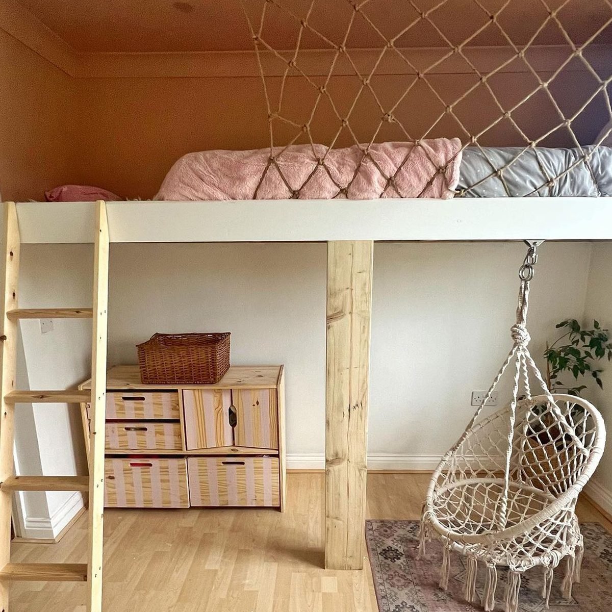 8 Stylish DIY Loft Bedroom Ideas Cozy Tween Loft Bedroom Courtesy @the Little Pink Nest A