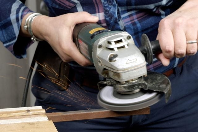 How To Use An Angle Grinder Be Aware Of Your Surroundings