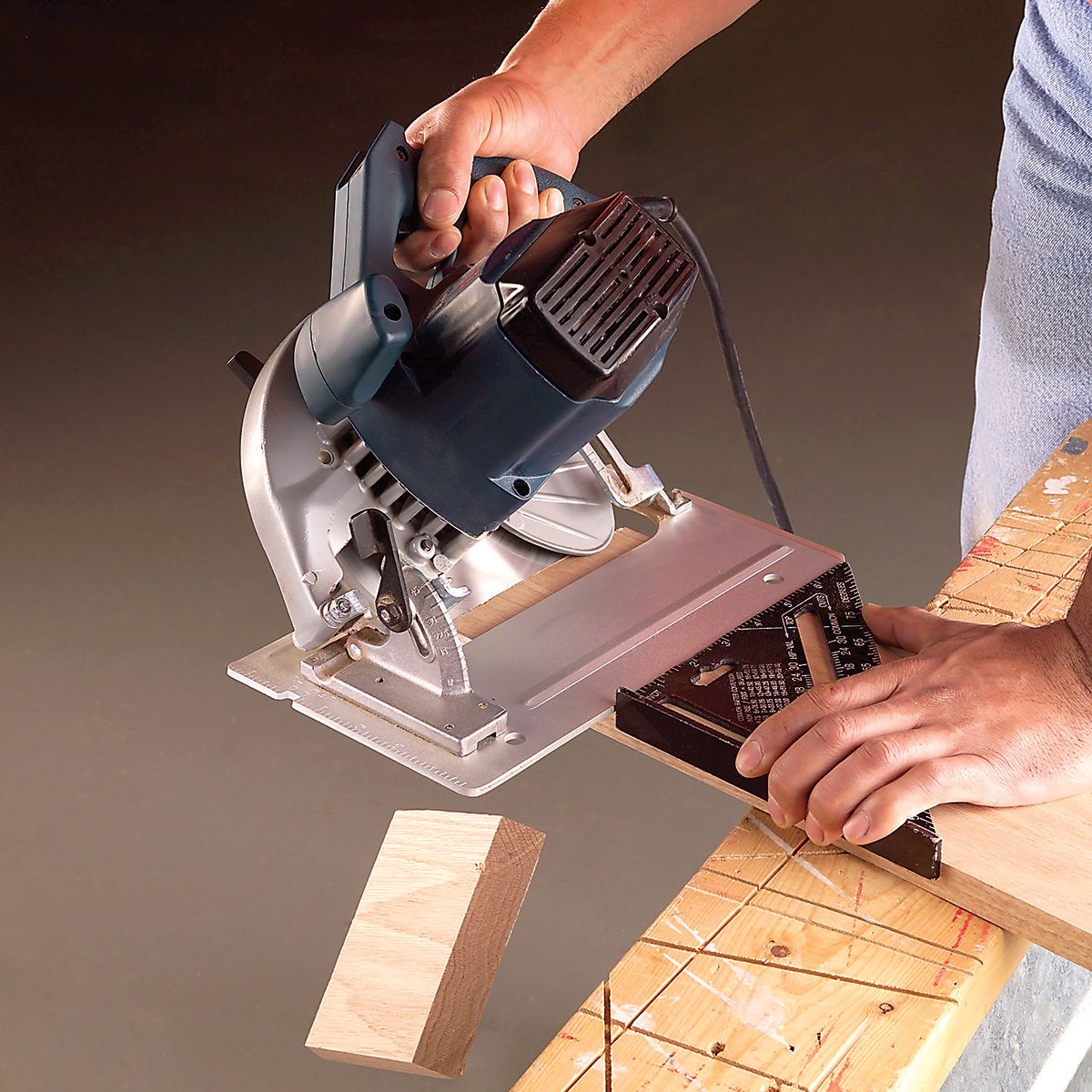 How To Make Angle Cuts With A Circular Saw Fh05jun 459 07 009
